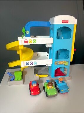 Fisher Price Little People - Helpful Neighbours Garage with 3 wheelie cars